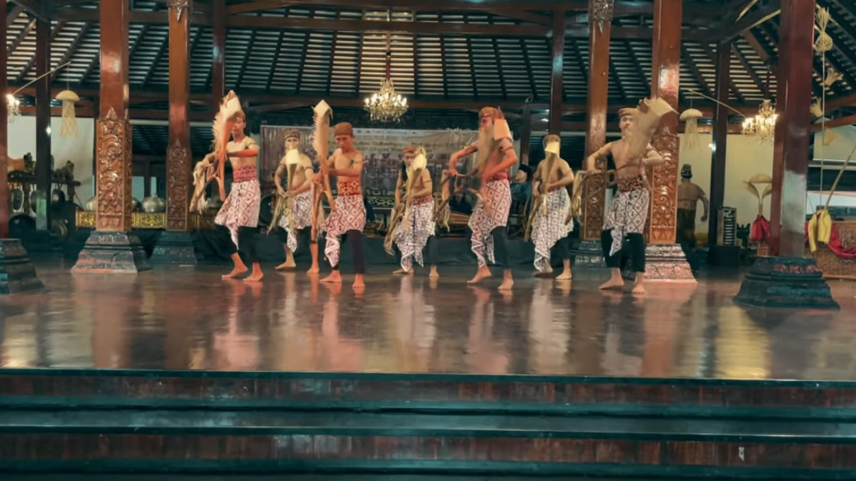 Meraba Tari Jaran Upet yang SAMAR