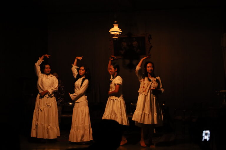 Mengintip Rumah Boneka Teater Dejavu