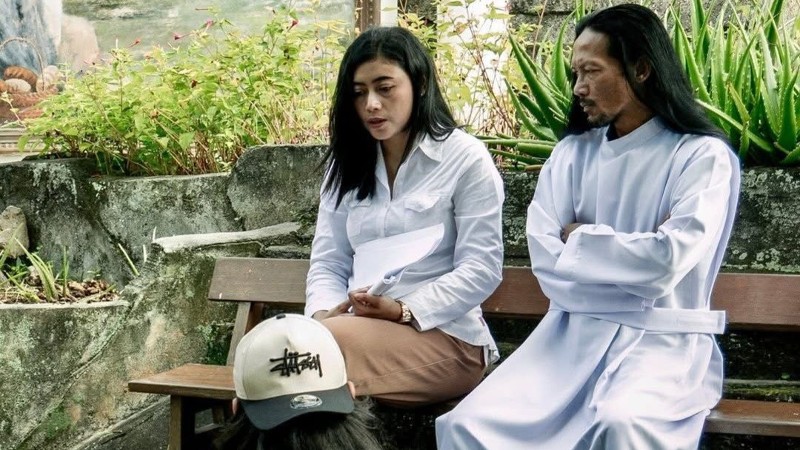Dari Bilik Pengakuan ke Roma: Ironi “Confessio” dan Bisikan Nurani yang Mengalahkan Borgol
